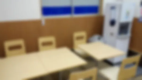 羽鳥校 飲食もできる休憩スペースです。フリードリンクもあります!