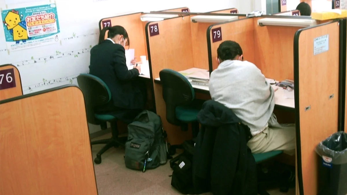 泉丘校2号館 高校生館 自宅だとどうしても気が散る・・・そうだ、アクシスの自習室で勉強しよう！