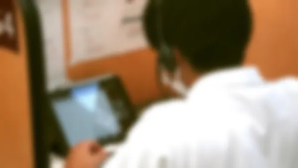 泉丘校2号館 高校生館 通塾も在宅も、選べる学習スタイル。