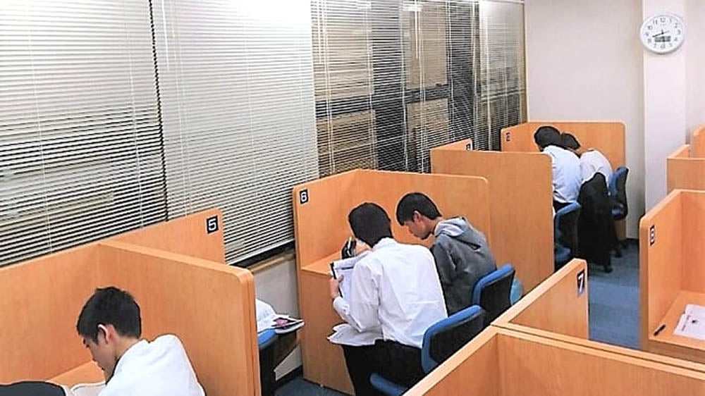 鞍月校 「解説」⇔「演習」でわかるだけでなく、「自分で解く力」も身につけます。