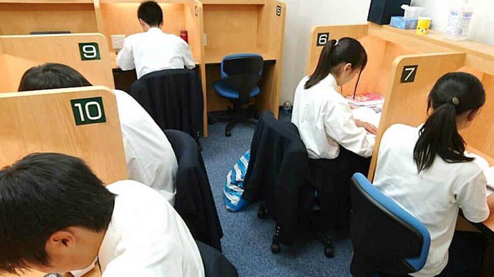 鞍月校 自習ブース完備！いつでも自由に使えます！