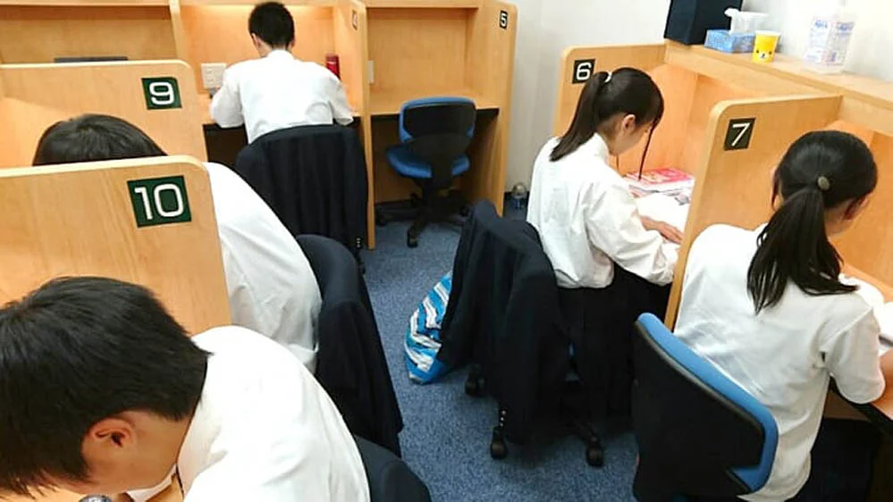 鞍月校 自習ブース完備！いつでも自由に使えます！