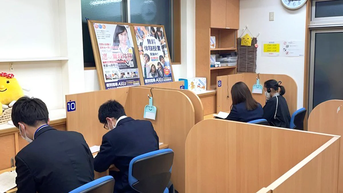 西泉校 「解説」⇔「演習」でわかるだけでなく、「自分で解く力」も身につけます。