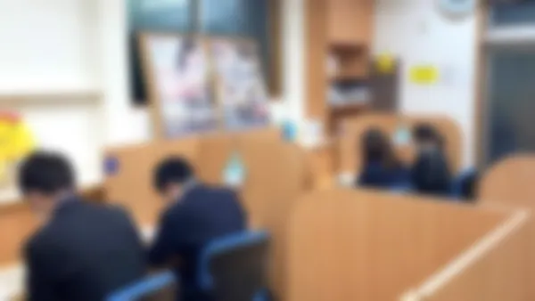 西泉校 「解説」⇔「演習」でわかるだけでなく、「自分で解く力」も身につけます。