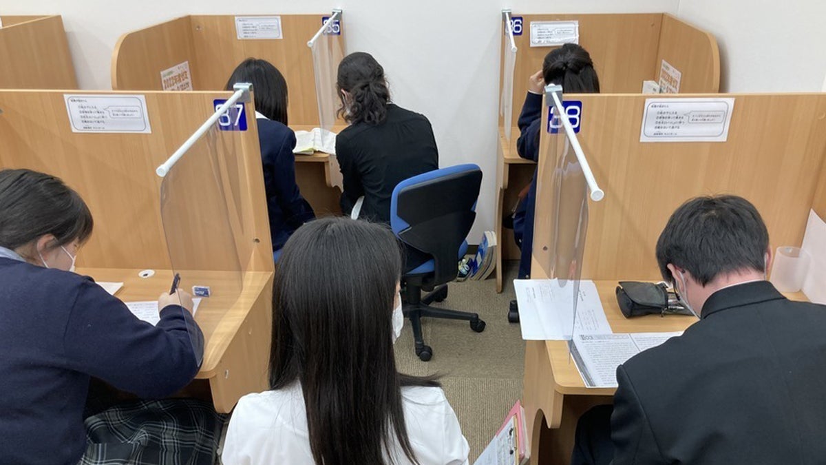 大分駅前校 「解説」⇔「演習」でわかるだけでなく、「自分で解く力」も身につけます。