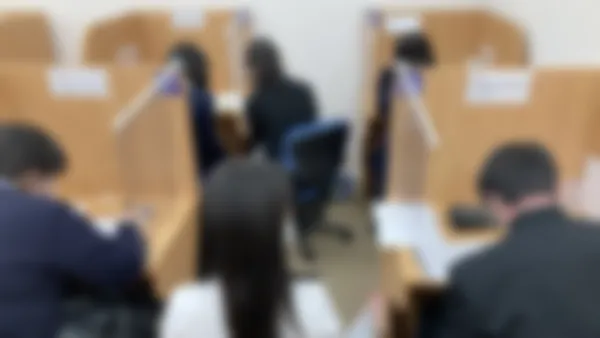 大分駅前校 「解説」⇔「演習」でわかるだけでなく、「自分で解く力」も身につけます。