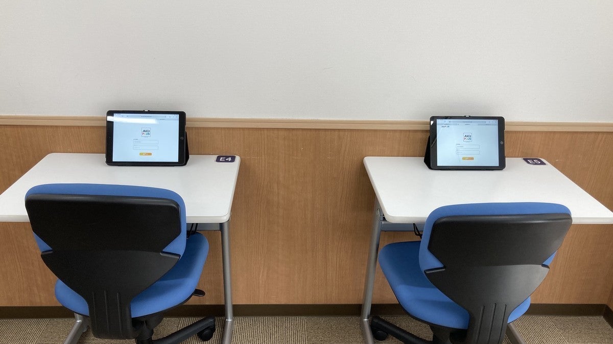 大分駅前校 スーパー講師大学受験映像講座ブースでは基礎内容から難関大受験まで自分のペースで学習できます。