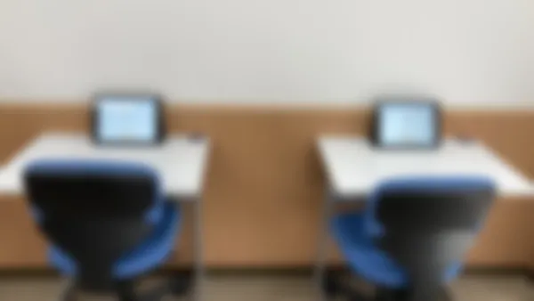 大分駅前校 スーパー講師大学受験映像講座ブースでは基礎内容から難関大受験まで自分のペースで学習できます。