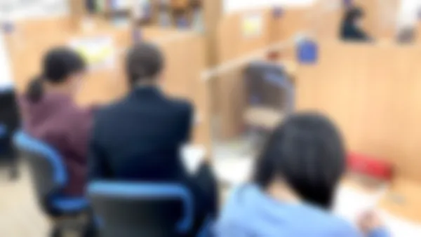 大在駅前校 「解説」⇔「演習」でわかるだけでなく、「自分で解く力」も身につけます。