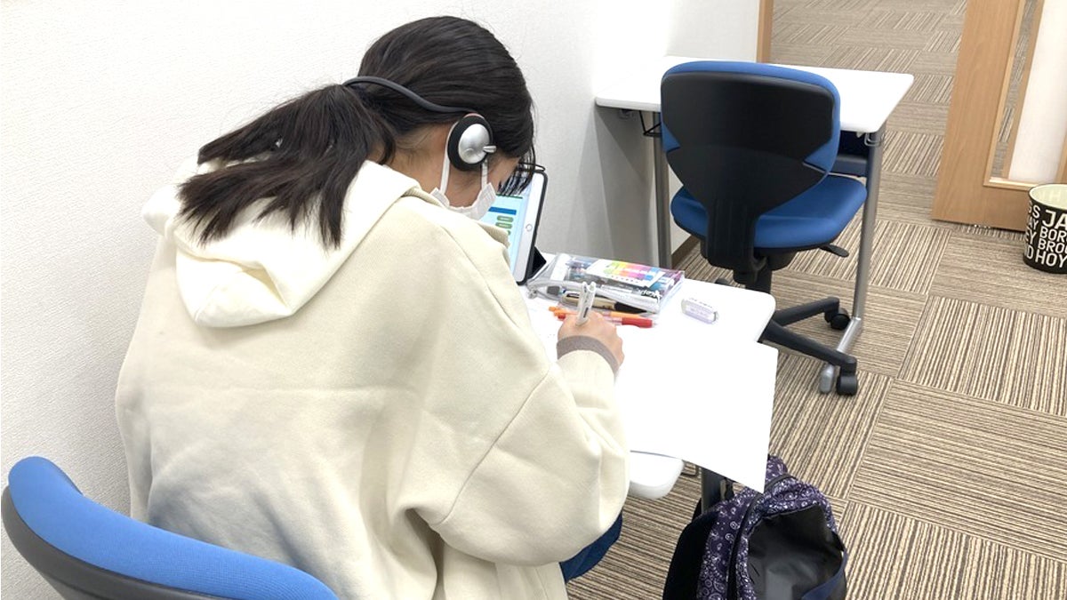 大在駅前校 スーパー講師大学受験映像講座ブースでは基礎内容から難関大受験まで自分のペースで学習できます。