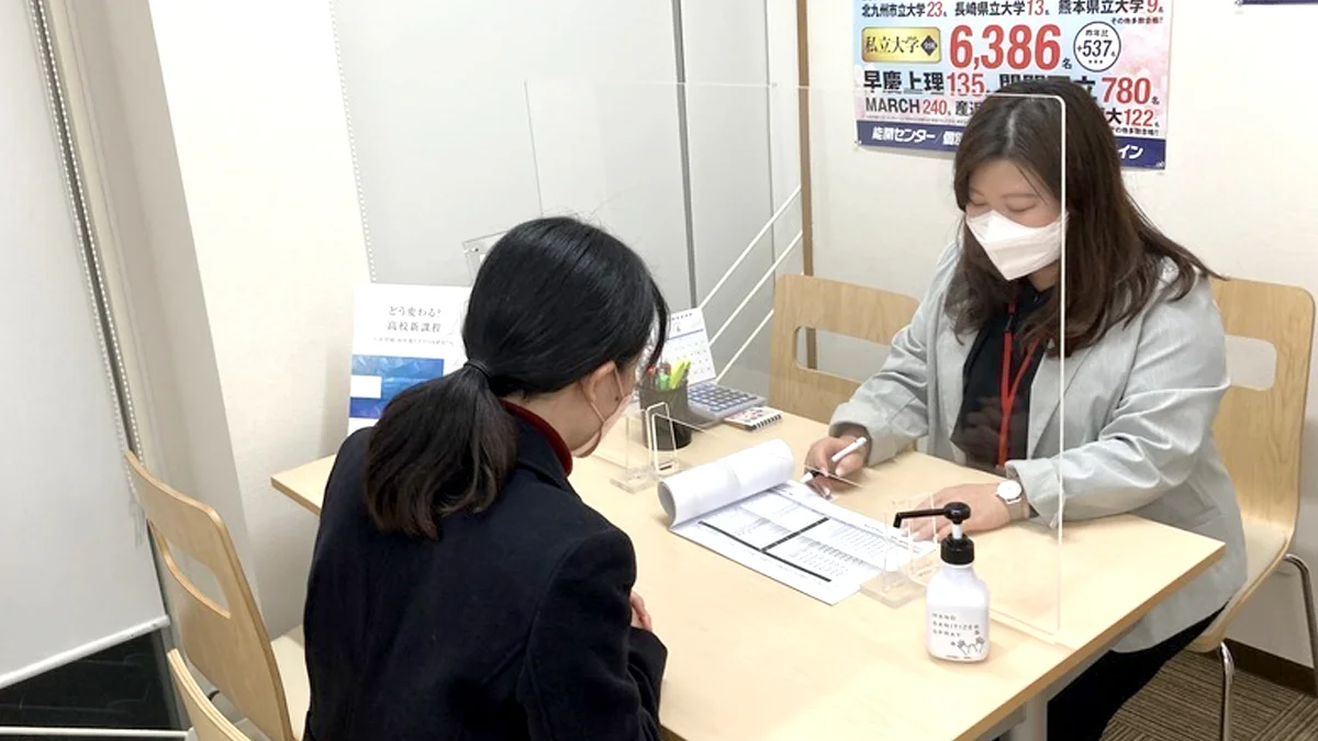 大在駅前校 子ども達や保護者の方々との学習相談室。プライバシーを考慮した完全個室です。