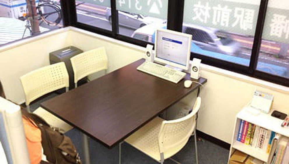 本八幡駅前校 面談ブース