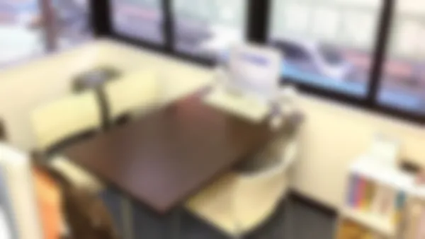 本八幡駅前校 面談ブース