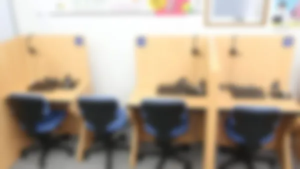 市川真間校 スーパー講師大学受験映像講座ブースでは基礎内容から難関大受験まで自分のペースで学習できます。