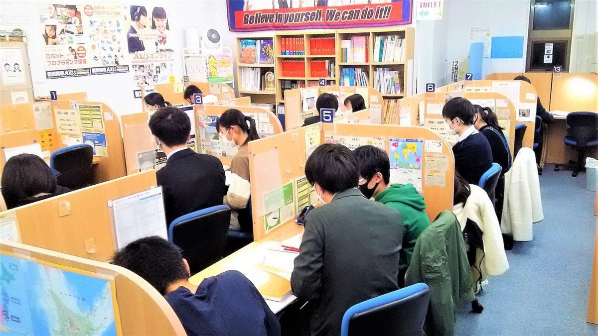 稲毛海岸校 受験に強い学習塾
”　個別指導Ａｘｉｓ稲毛海岸校　”　です！