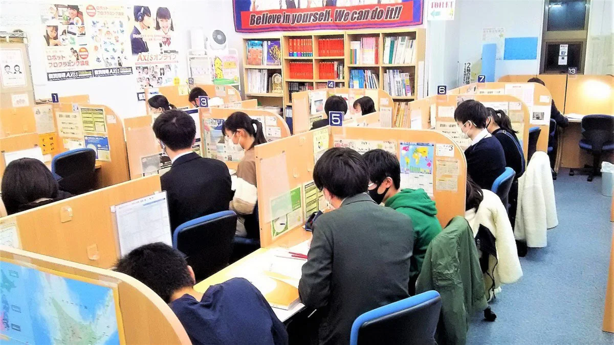 稲毛海岸校 受験に強い学習塾
”　個別指導Ａｘｉｓ稲毛海岸校　”　です！