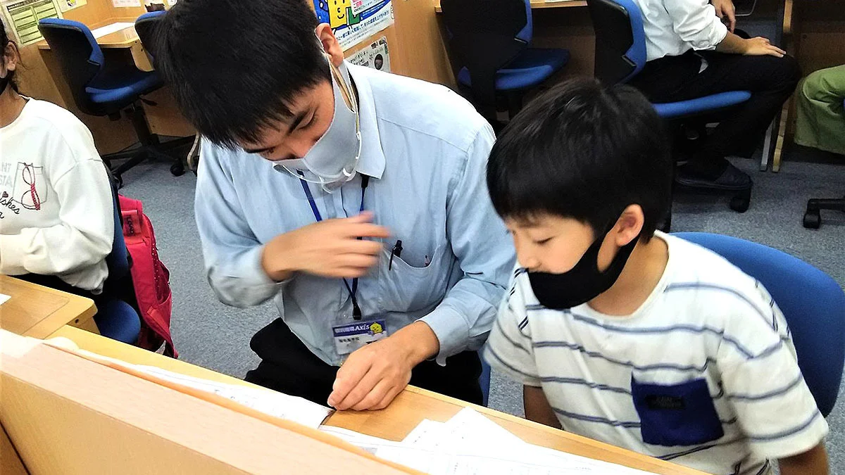 稲毛海岸校 「解説」⇔「演習」でわかるだけでなく、「自分で解く力」も身につけます。