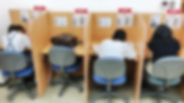 上本町校【難関受験専門館】 アクシスには、あなた専用の自習空間があります!