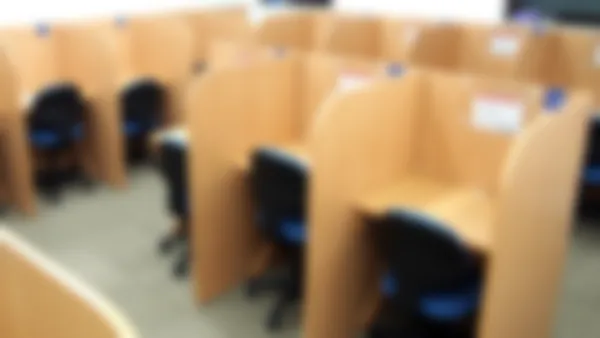 堺東校 「集中して」「好きなだけ」勉強できる自習スペース