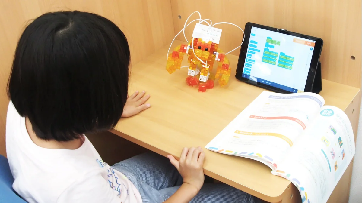 堺東校 「未来を明るく」変えるロボットプログラミング