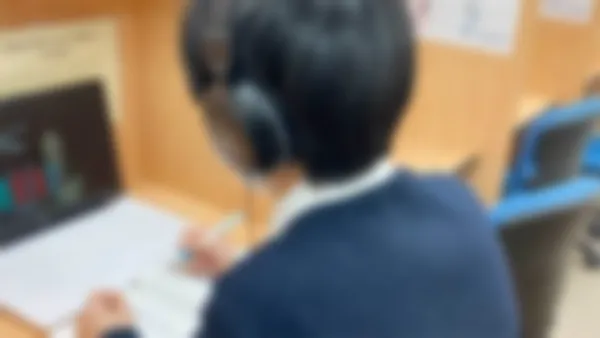 なかもず校 スーパー講師大学受験映像講座ブースでは基礎内容から難関大受験まで自分のペースで学習できます。