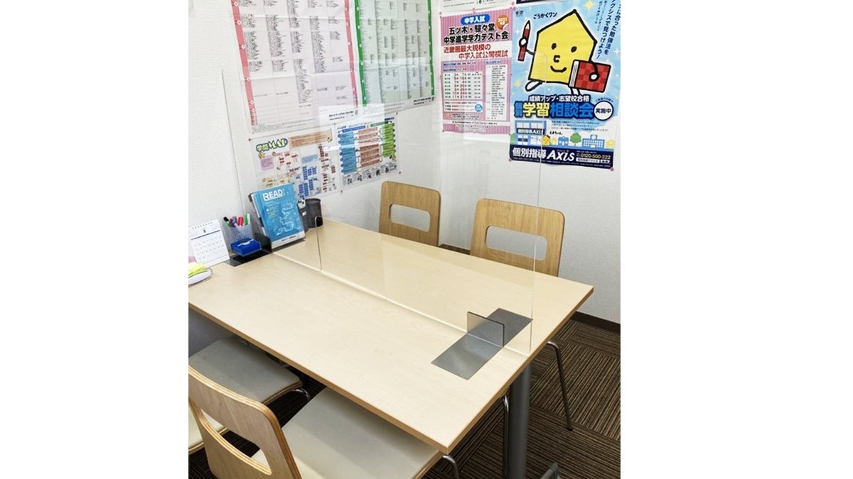 JR茨木校 相談しやすい個別ブースも完備