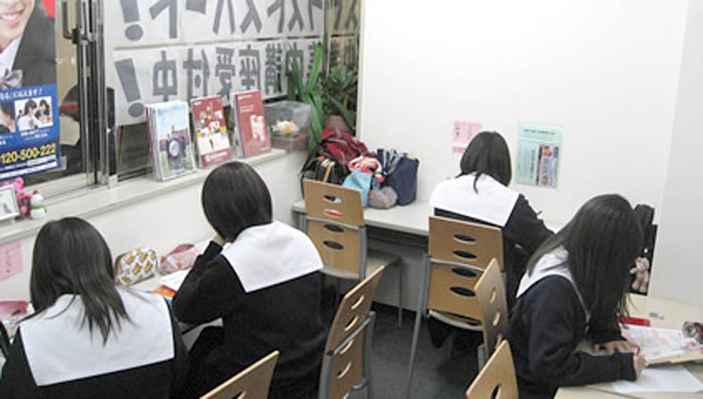 桃谷駅前校 飲食OKのフリースペース