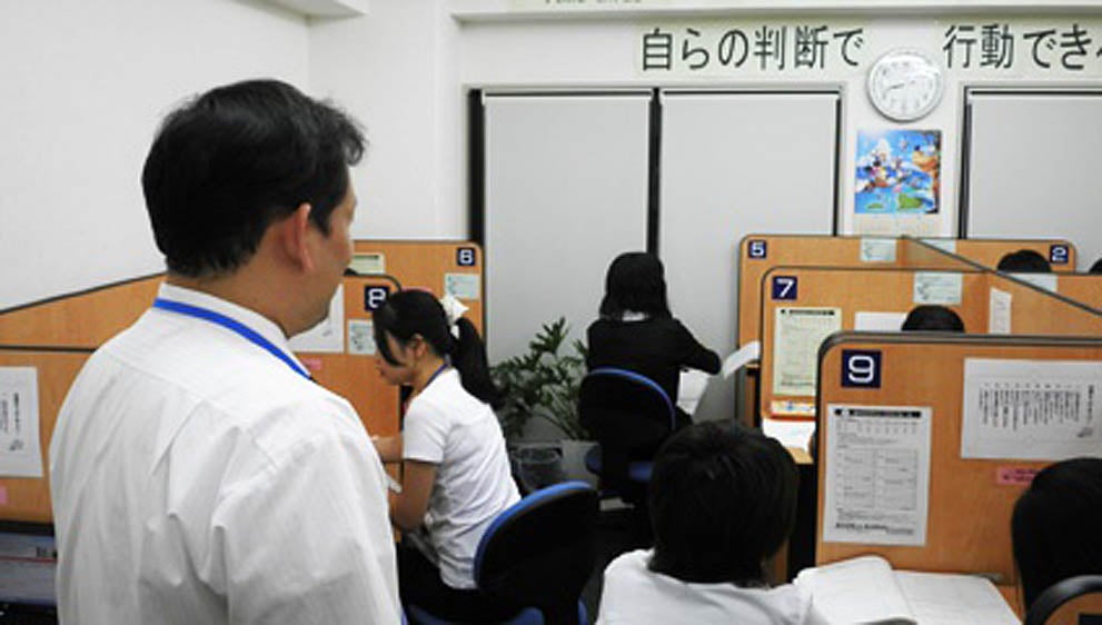 桃谷駅前校 一人ひとりを見守って