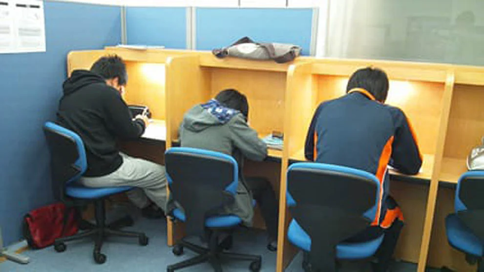 鳳校 集中できると人気の自習ブース!