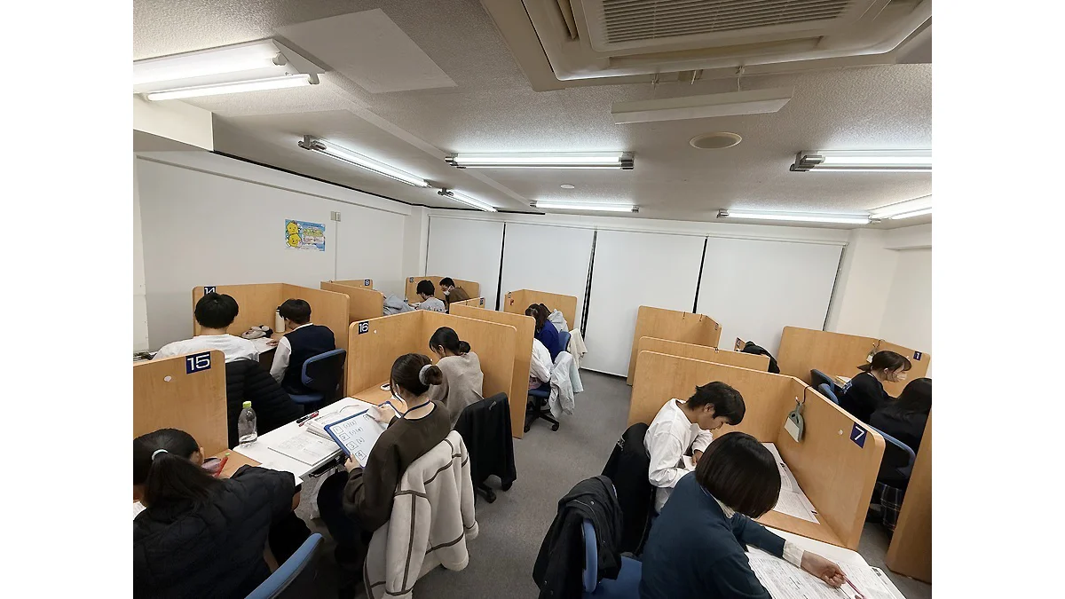 千里山校 指導者と生徒が、日々、切磋琢磨して作り上げている学びの場です。