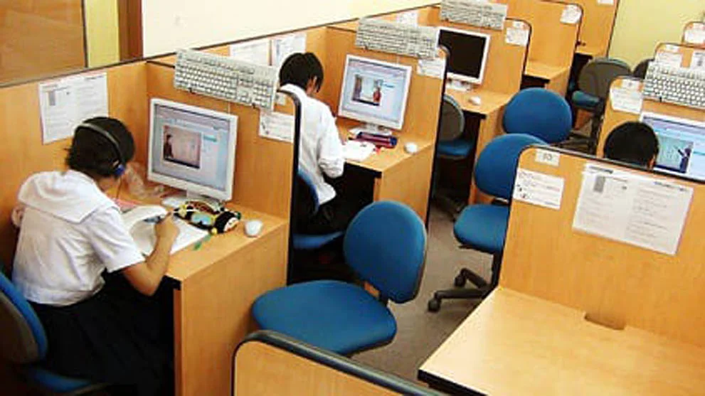 岸和田駅前校 スーパー講師映像講座で必要な知識を一気に獲得できる!