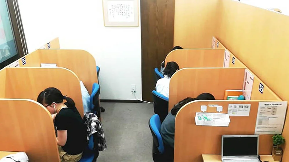 日根野駅前校 集中力が高まる空間