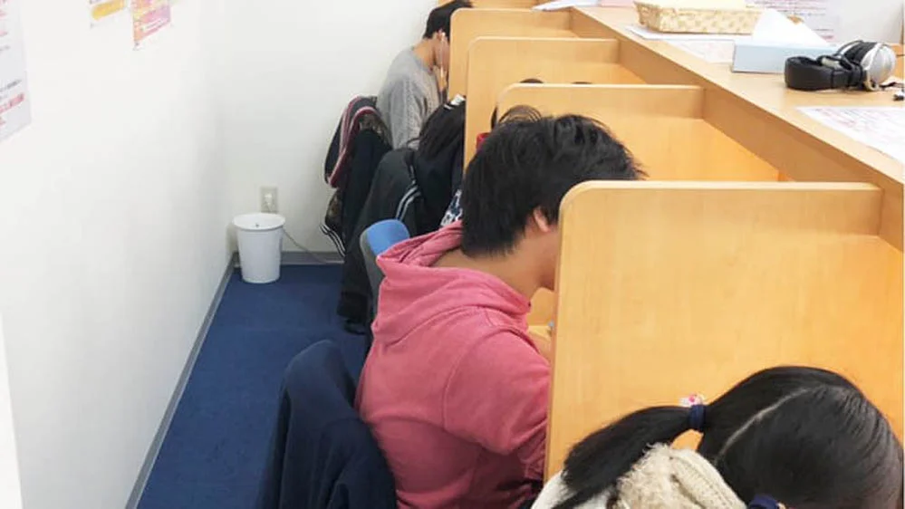 摂津市駅前校 定期テスト前の自習室