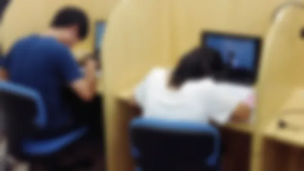 藤井寺校 映像講座ブースでは大学受験映像講座、高校受験映像講座を自分のペースで学習ができます!