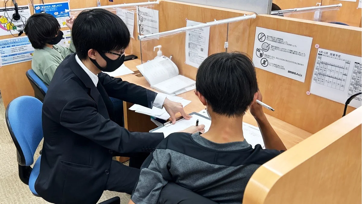 桜塚校 熱のこもった1対2の授業風景