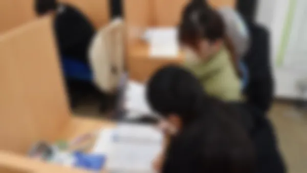 石橋駅前校 1(指導者)対2(生徒)の個別式の授業接点を起点に、授業内での学習指導以外に塾生の月間学習時間最大化に向けたマネジメント指導も同時に行います。