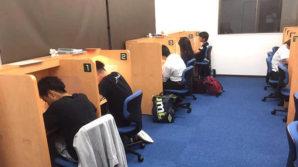 泉佐野校 自習専用ルーム完備!!