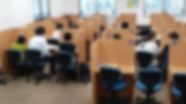 千代田校 「解説」⇔「演習」でわかるだけでなく、「自分で解く力」も身につけます。