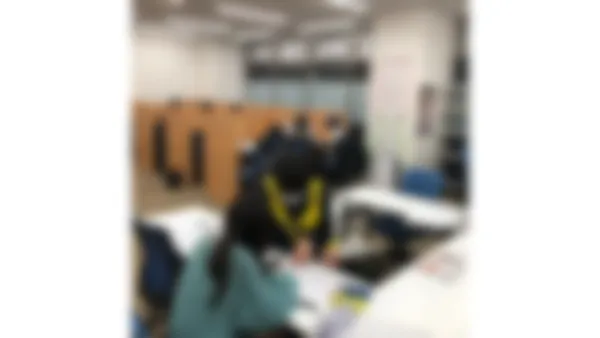 蒲生校 授業外の自習室での演習・補習では自習室専門の指導者が、生徒の計画の遂行・管理を行い質問にも対応していきます。授業ではやりきれなかったことを残しません!