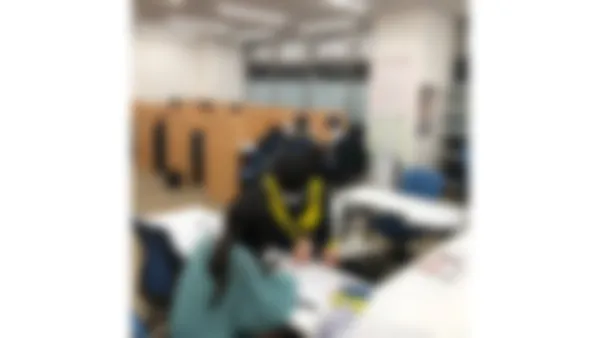 花博通り校 授業外の自習室での演習・補習では自習室専門の指導者が、生徒の計画の遂行・管理を行い質問にも対応していきます。授業ではやりきれなかったことを残しません!