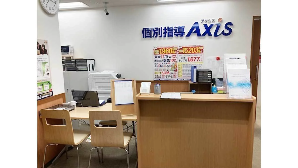 東豊中校 受付付近では、元気に挨拶!