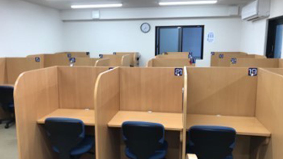 長崎県庁坂校 「大丈夫？」ではなく「大丈夫！」。
「やっぱり」、「いつも」、「結局」、「みんなは」、「ふつうは」など不安を増長させる言葉は発しません。少しでも不安が軽減するように細心の配慮をします