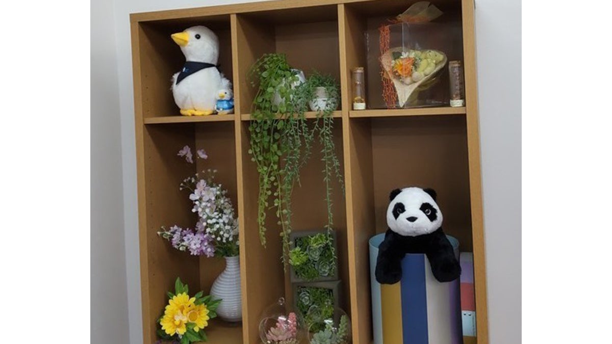 東長崎校 花と緑とぬいぐるみが迎える明るい雰囲気