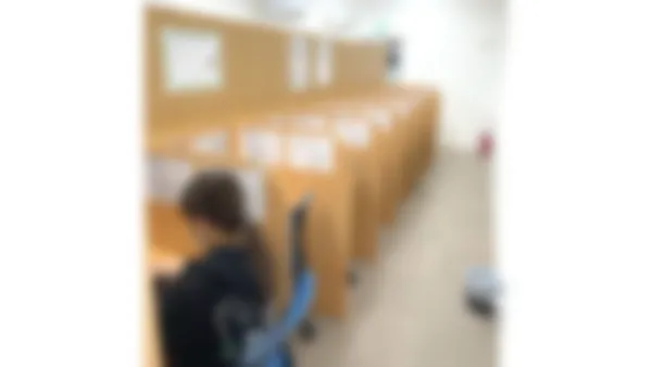 長与駅前校 集中して学習に取り組める自習ブース