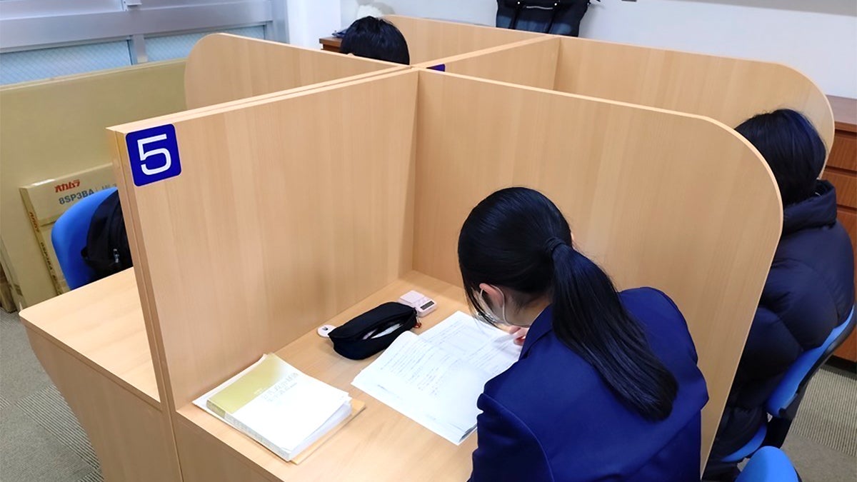 新戸町校 真剣に、かつ集中して自習できます