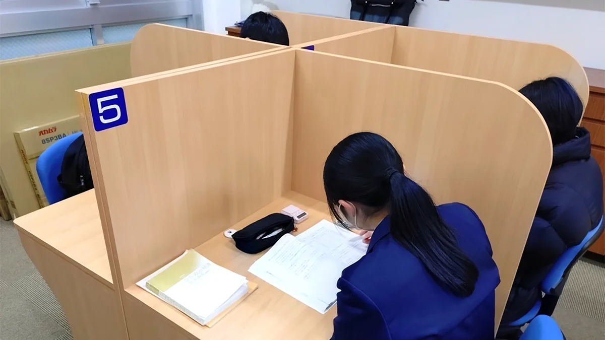 新戸町校 真剣に、かつ集中して自習できます