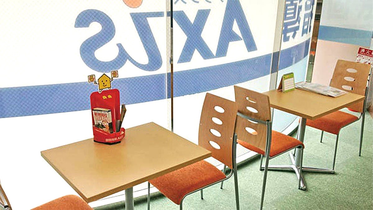 世田谷深沢校 友達と勉強したり、軽食をとって休憩できるスペースがあります