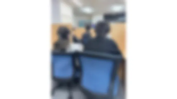 四つ木校 中学生、高校生の担当講師。高い専門性があり明るく教え方が上手な先生ばかりです。