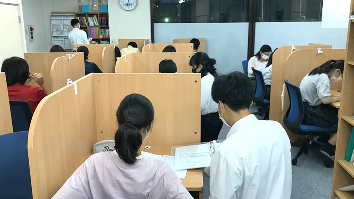 四つ木校 中学生の授業風景。主要５教科を経験豊かな講師陣が担当します。