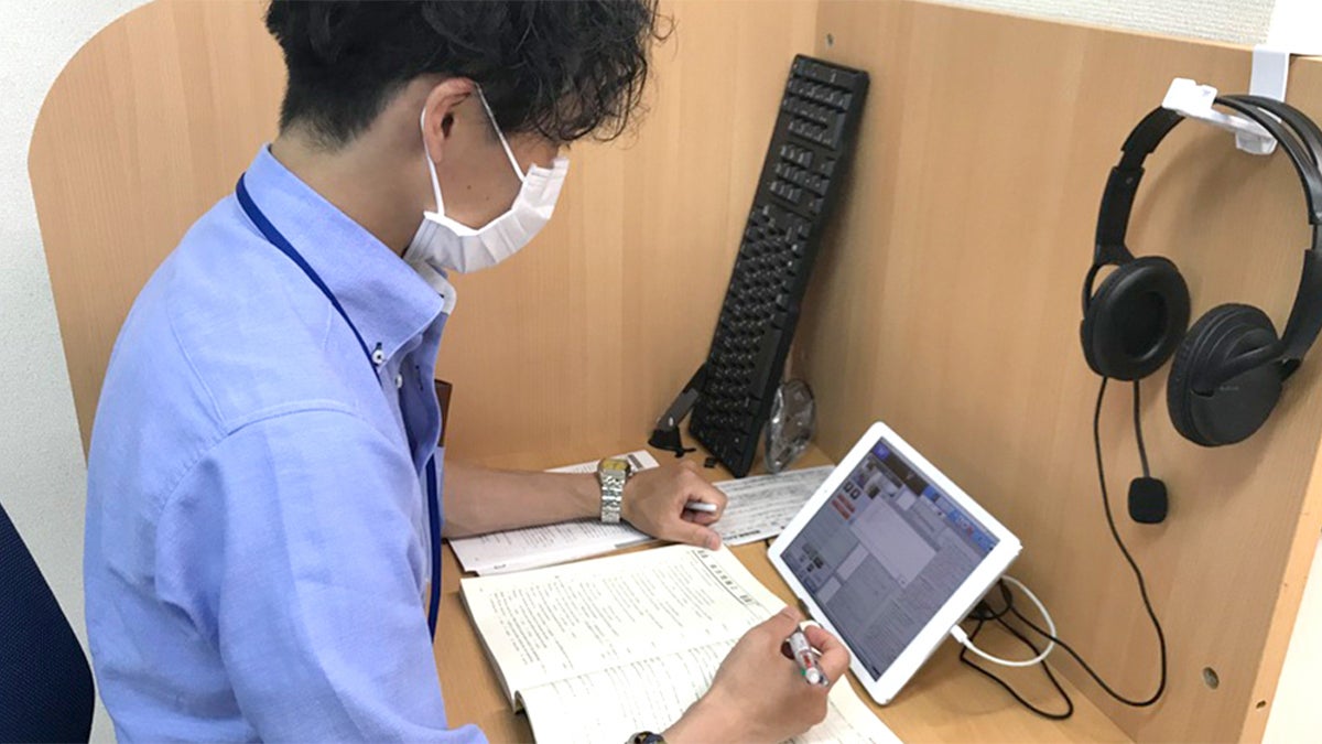 四つ木校 スーパー講師大学受験映像講座ブースでは基礎内容から難関大受験まで自分のペースで学習できます。